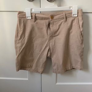 Men’s stretchy khaki shorts in roughly 6” length, size 28 but stretch